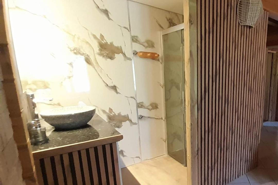 Photo of Bathroom in Janvry
