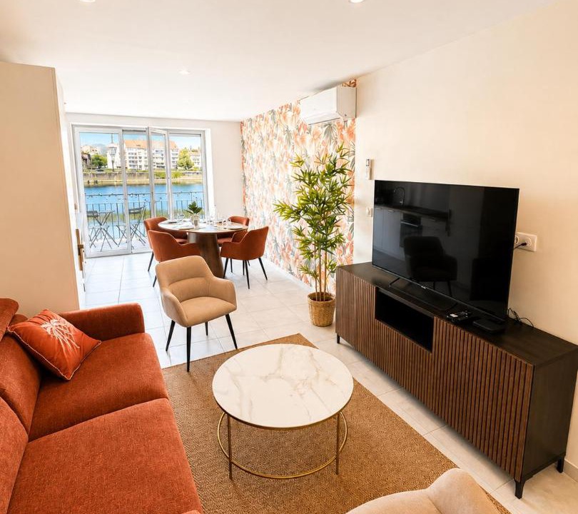 Photo of Livingroom in Saint-Laurent-sur-Saone