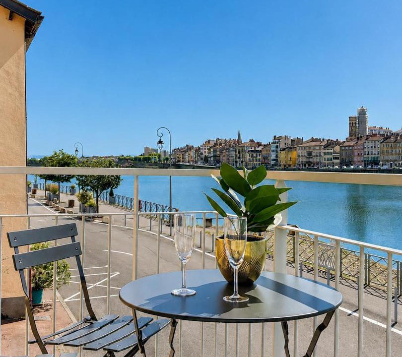 Photo of Patio Balcony in Saint-Laurent-sur-Saone