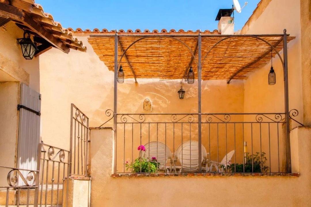 Photo of Patio Balcony in La Roche-sur-le-Buis