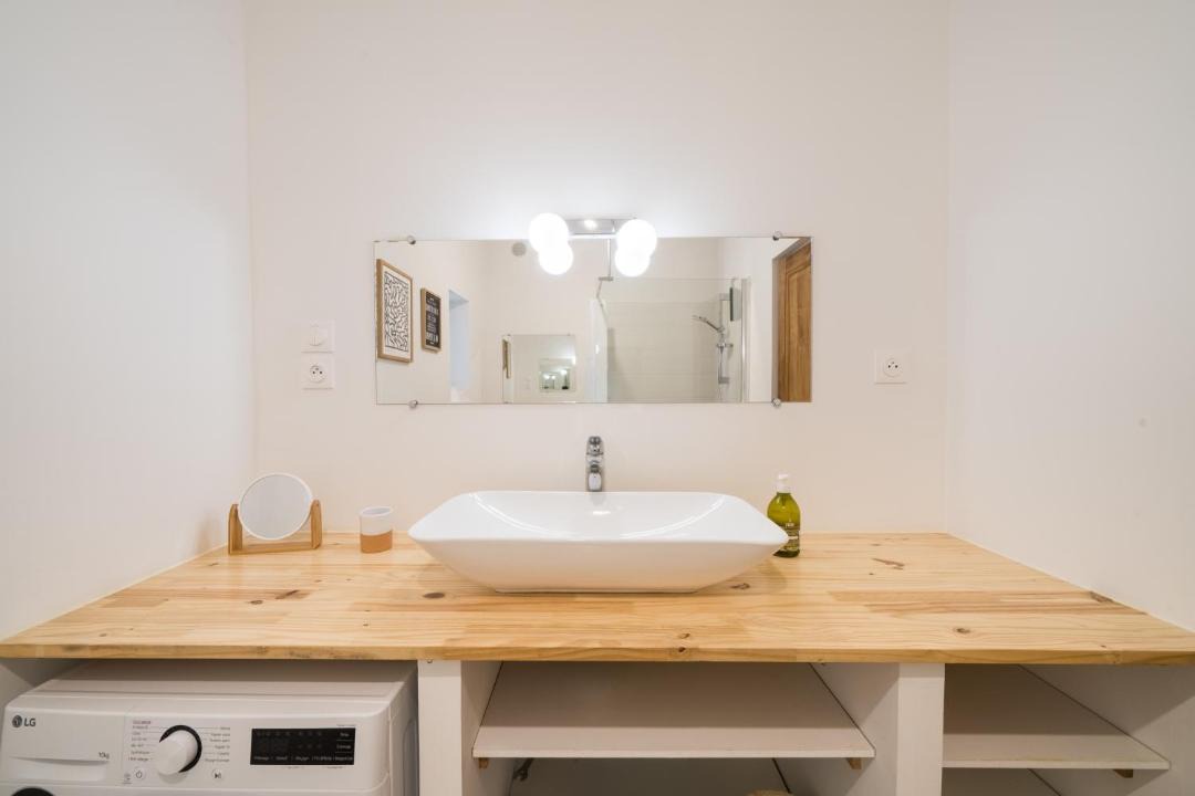 Photo of Bathroom in Saint-Marcel-d'Aredeche