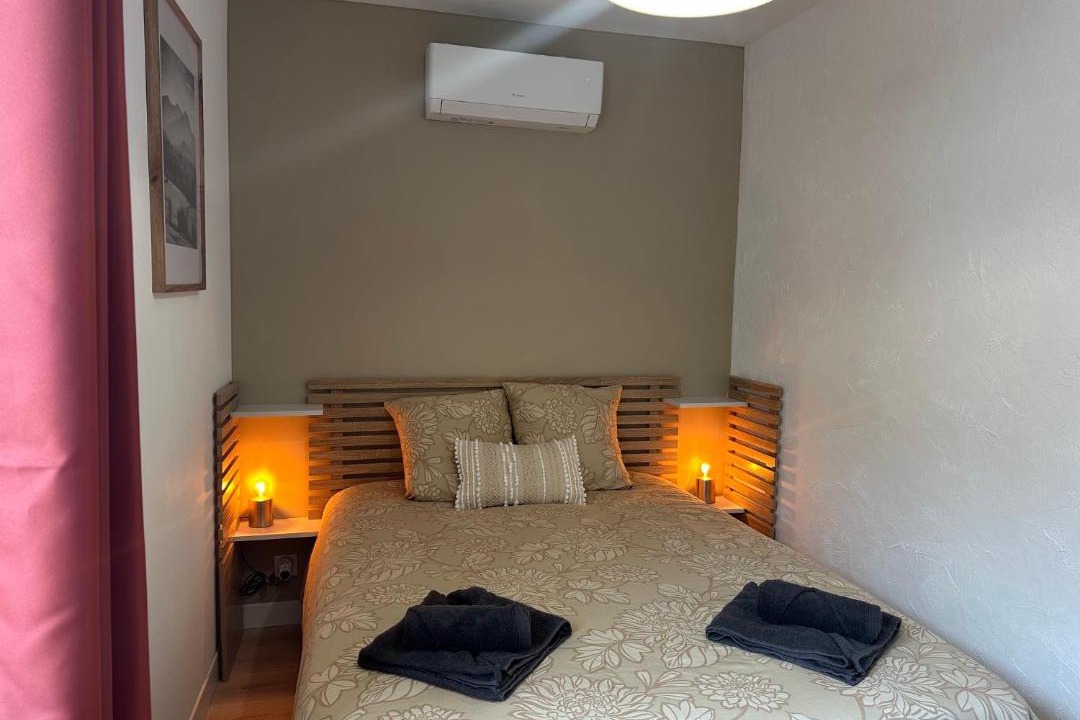 Photo of Bedroom in Roussillon-en-Isere