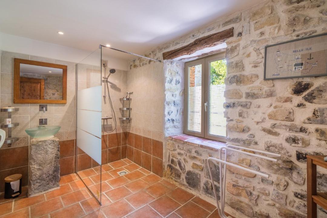 Photo of Bathroom in Saint-Alban-sous-Sampzon