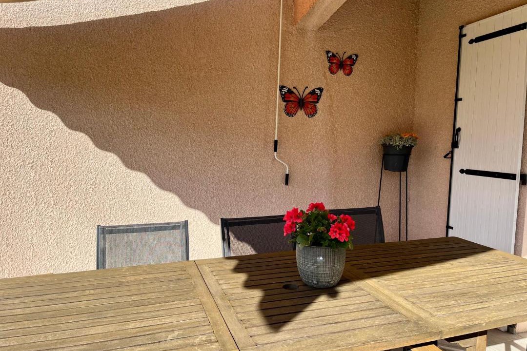 Photo of Patio Balcony in Vesseaux
