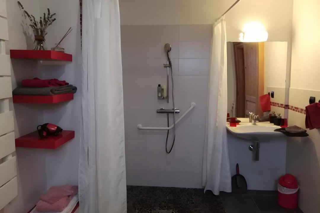 Photo of Bathroom in Charancieu
