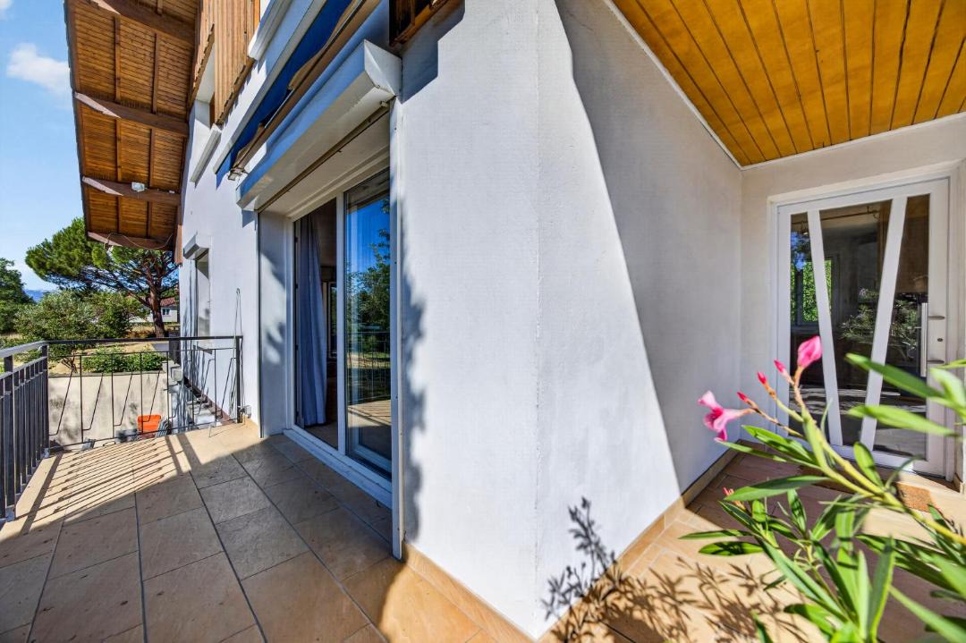Photo of Patio Balcony in Saint-Genis-Pouilly
