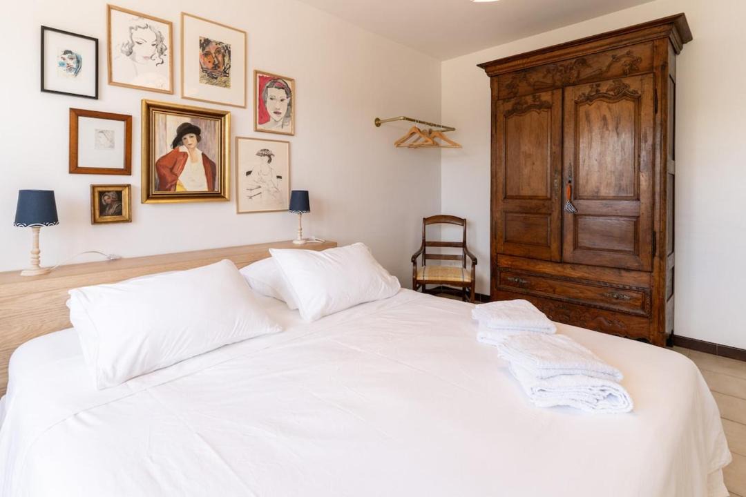 Photo of Bedroom in Menessaire