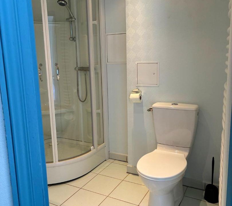 Photo of Bathroom in Druyes-les-Belles-Fontaines