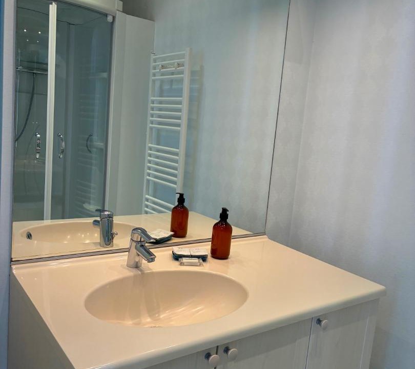 Photo of Bathroom in Druyes-les-Belles-Fontaines