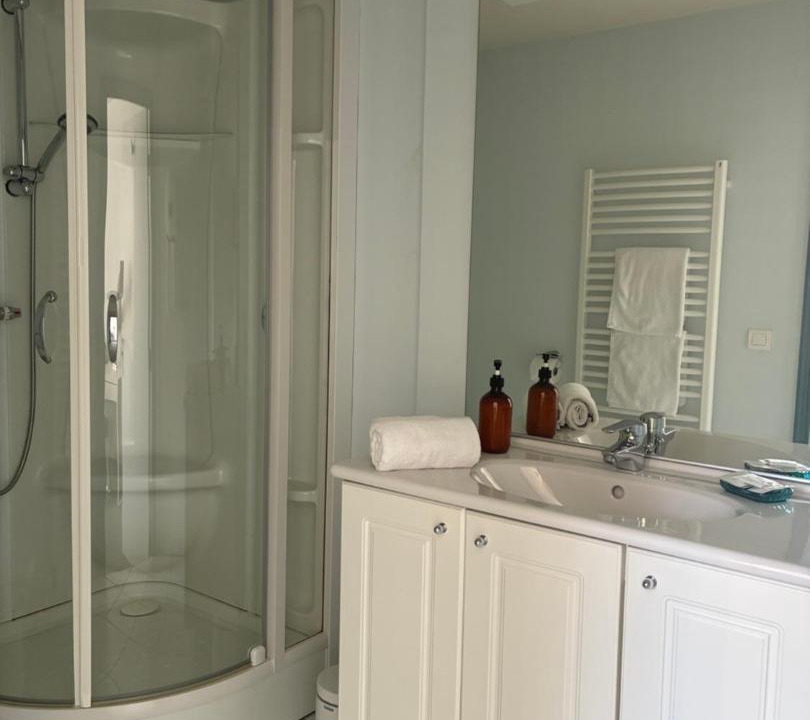 Photo of Bathroom in Druyes-les-Belles-Fontaines