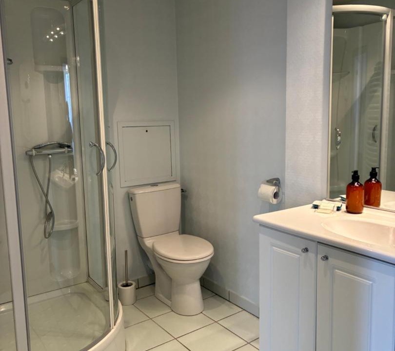 Photo of Bathroom in Druyes-les-Belles-Fontaines