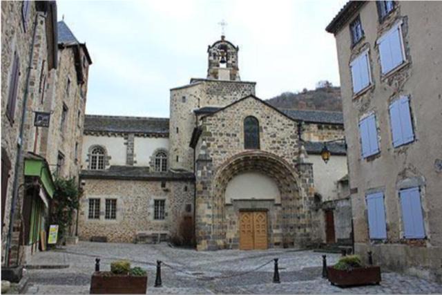 Photo of Buildings in Saint-Martin-d'Ollieres
