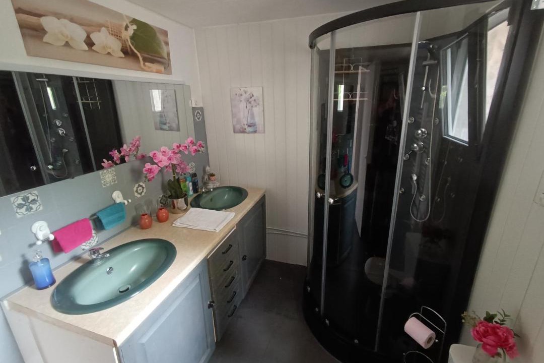 Photo of Bathroom in Chateauneuf-du-Rhone