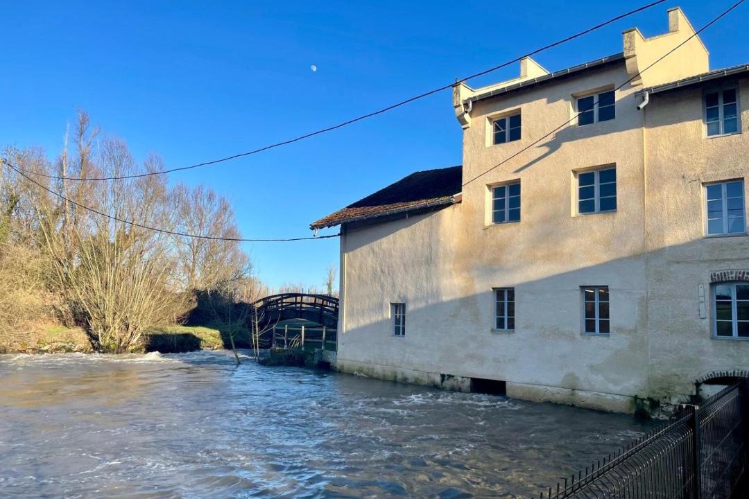 Photo of Buildings in Jayat