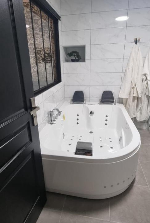 Photo of Bathroom in Charmes-sur-Rhone