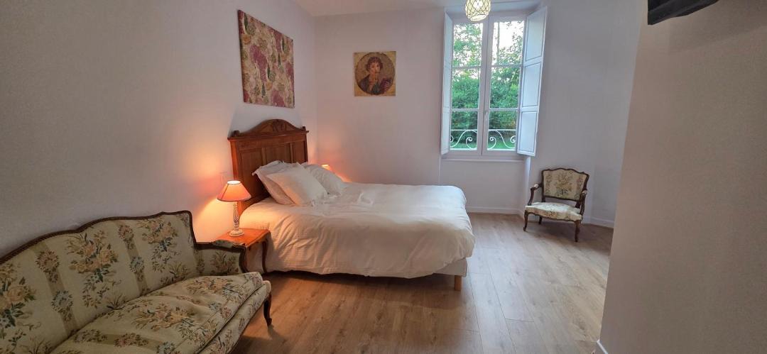 Photo of Bedroom in Louchy-Montfand