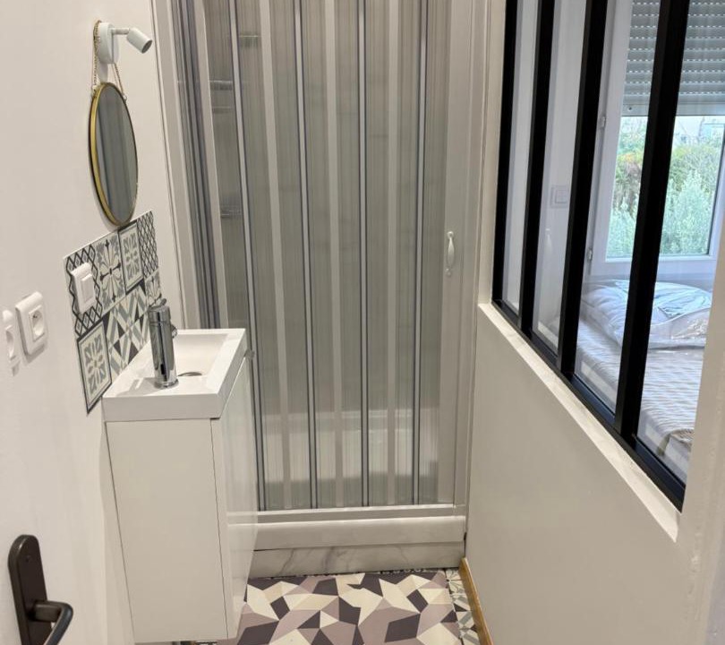 Photo of Bathroom in Villeneuve-le-Roi