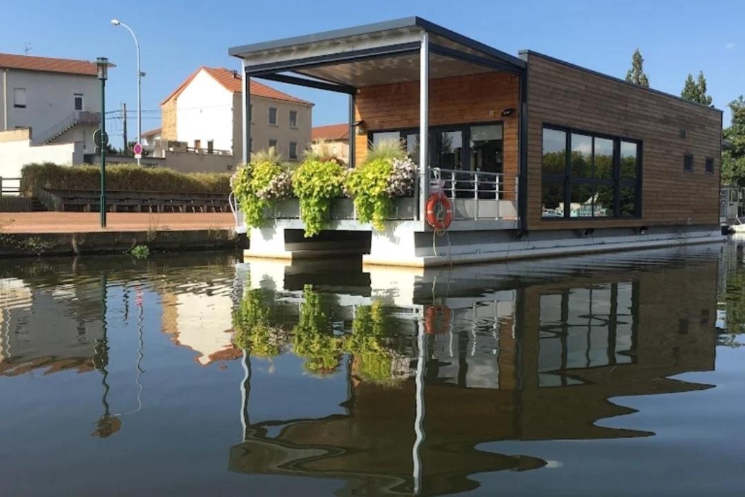 Photo of Others in Renaison