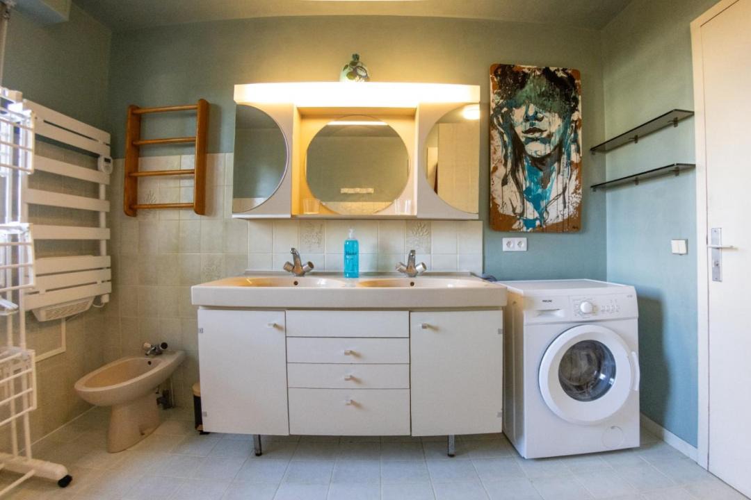 Photo of Bathroom in Dole