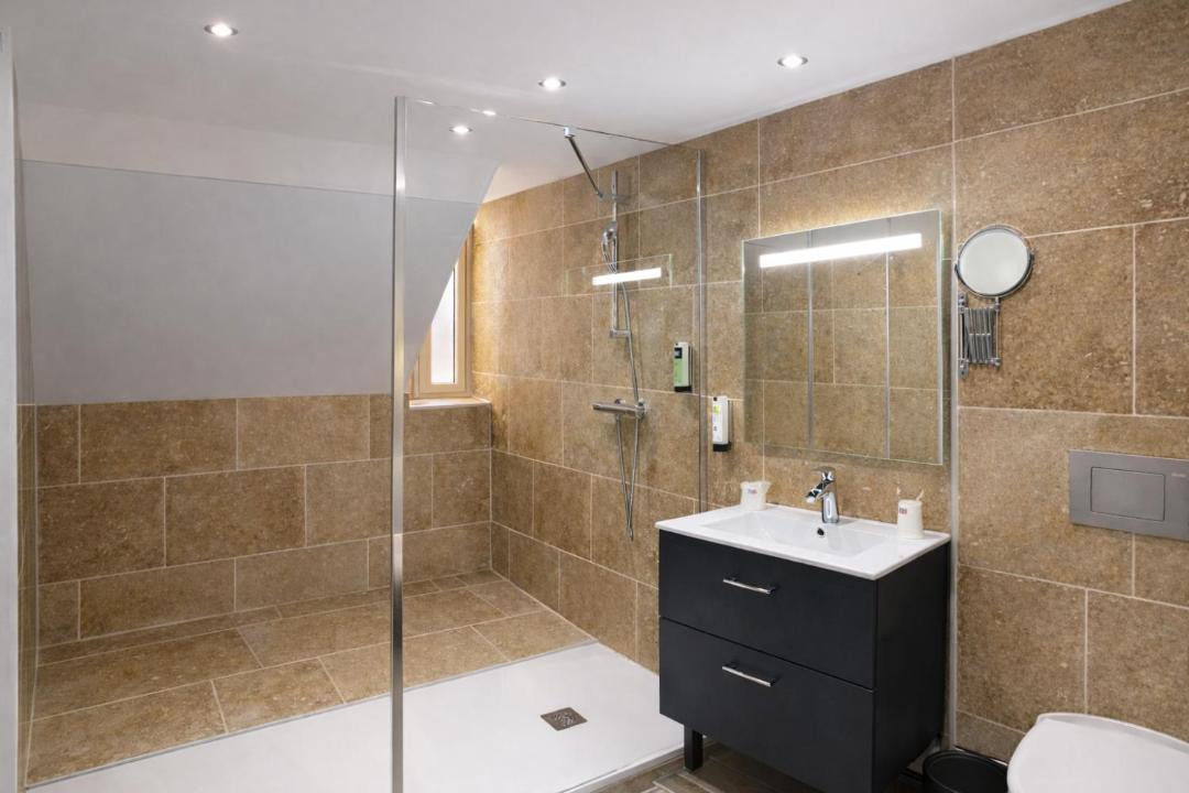 Photo of Bathroom in Chateau-Chinon