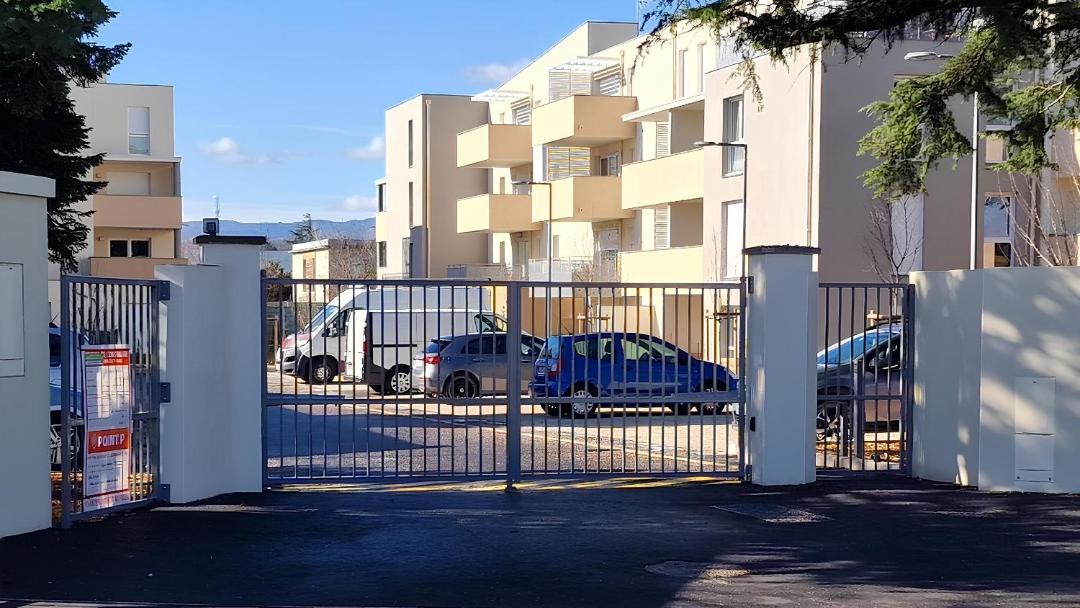Photo of Others in Valence