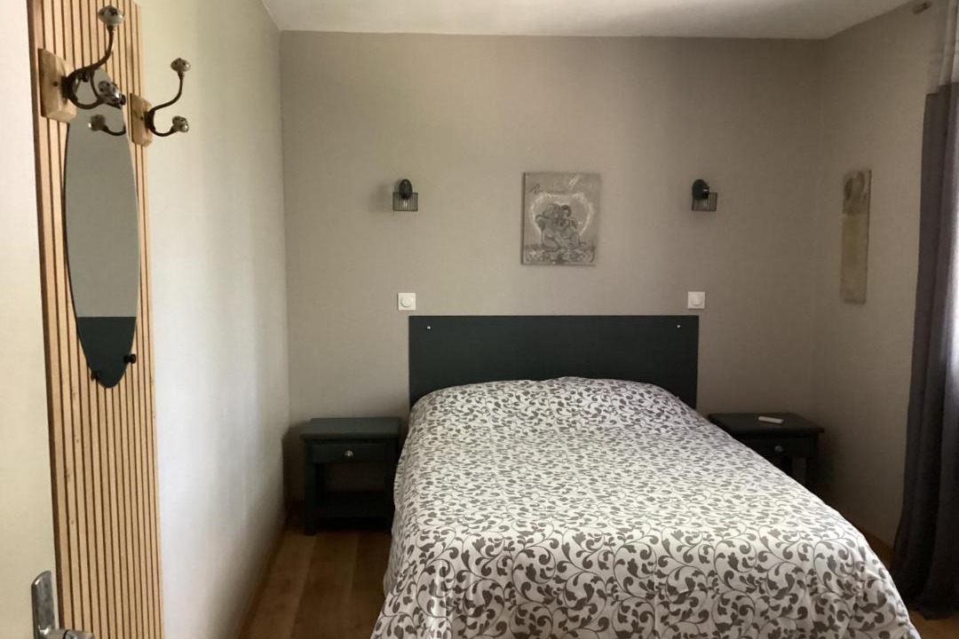 Photo of Bedroom in La Baume-de-Transit