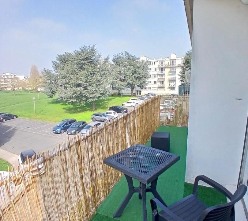 Photo of Patio Balcony in Sainte-Genevieve-des-Bois