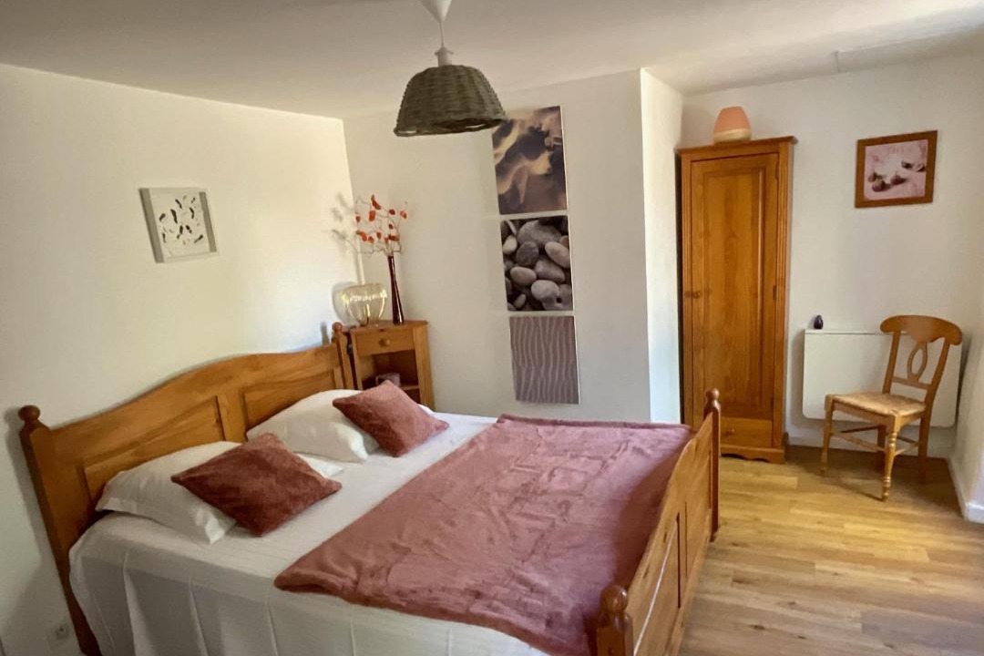 Photo of Bedroom in Ailhon