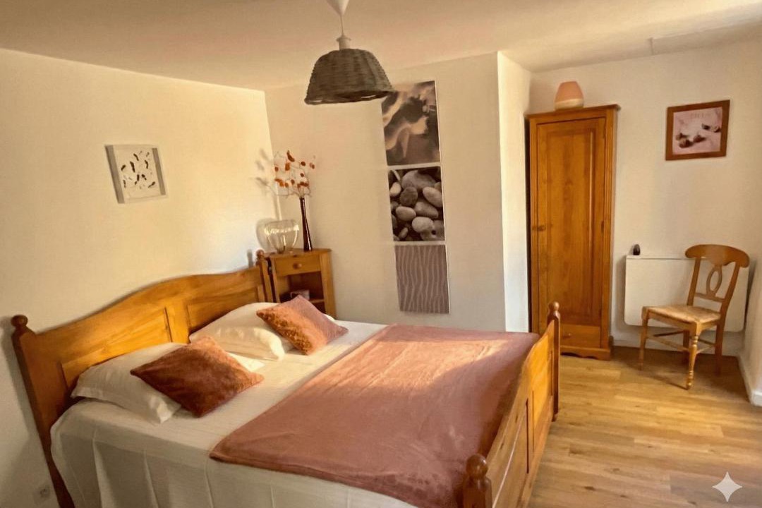 Photo of Bedroom in Ailhon