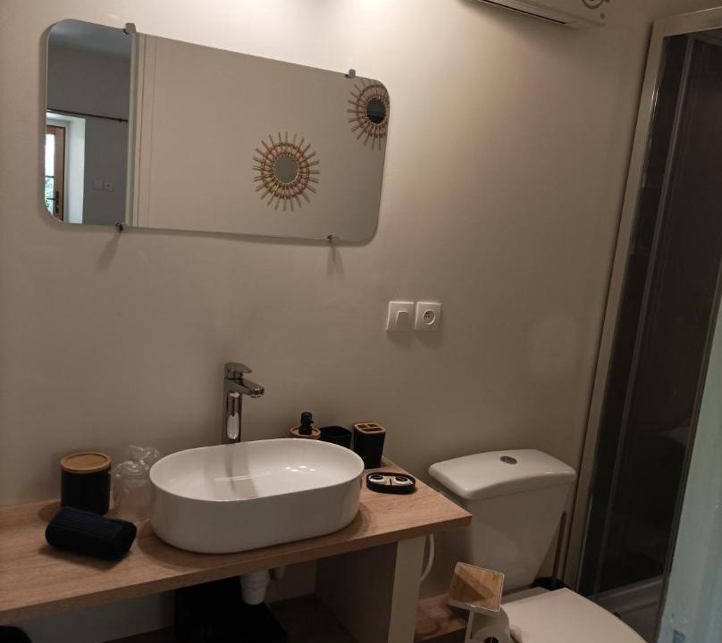 Photo of Bathroom in Chateauneuf-du-Rhone