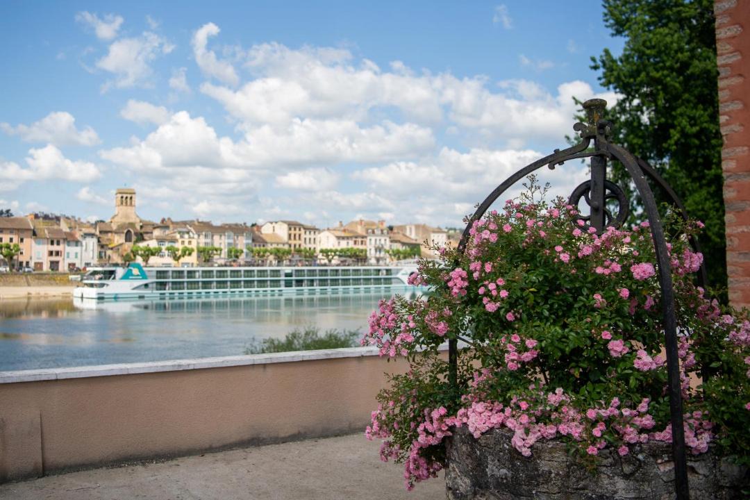 Photo of Others in Tournus