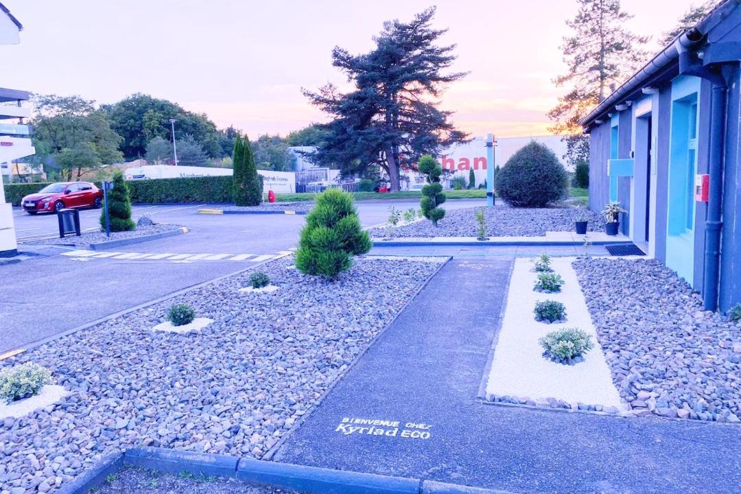 Photo of Others in Ep 7 - Sainte-Trinite