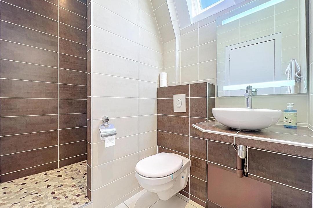 Photo of Bathroom in Exincourt