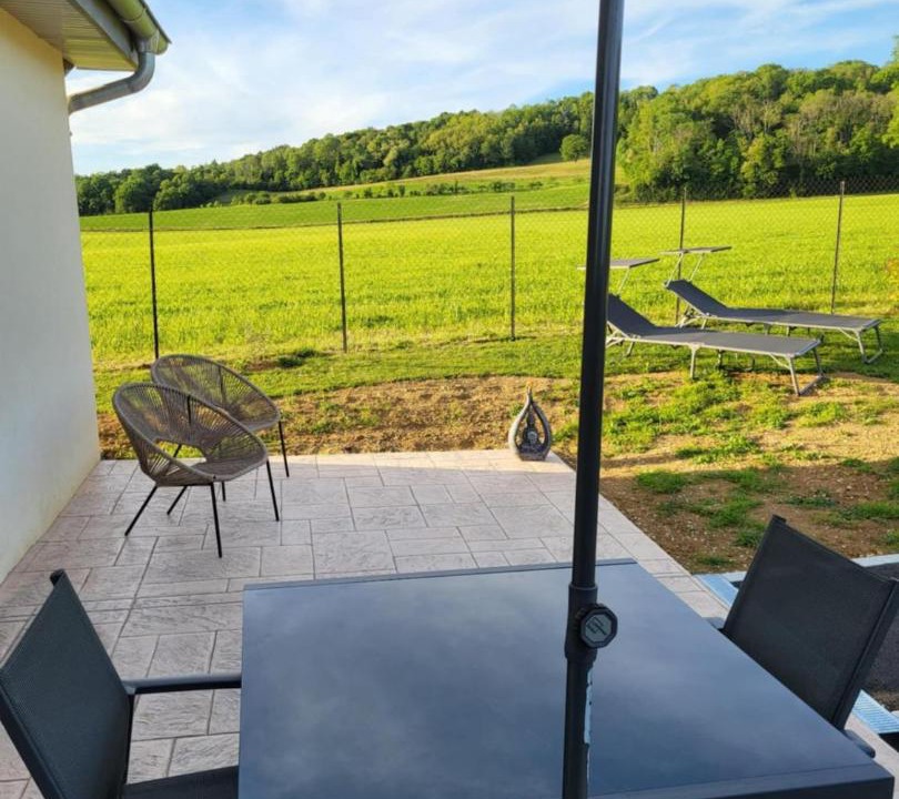 Photo of Patio Balcony in Menetru-le-Vignoble