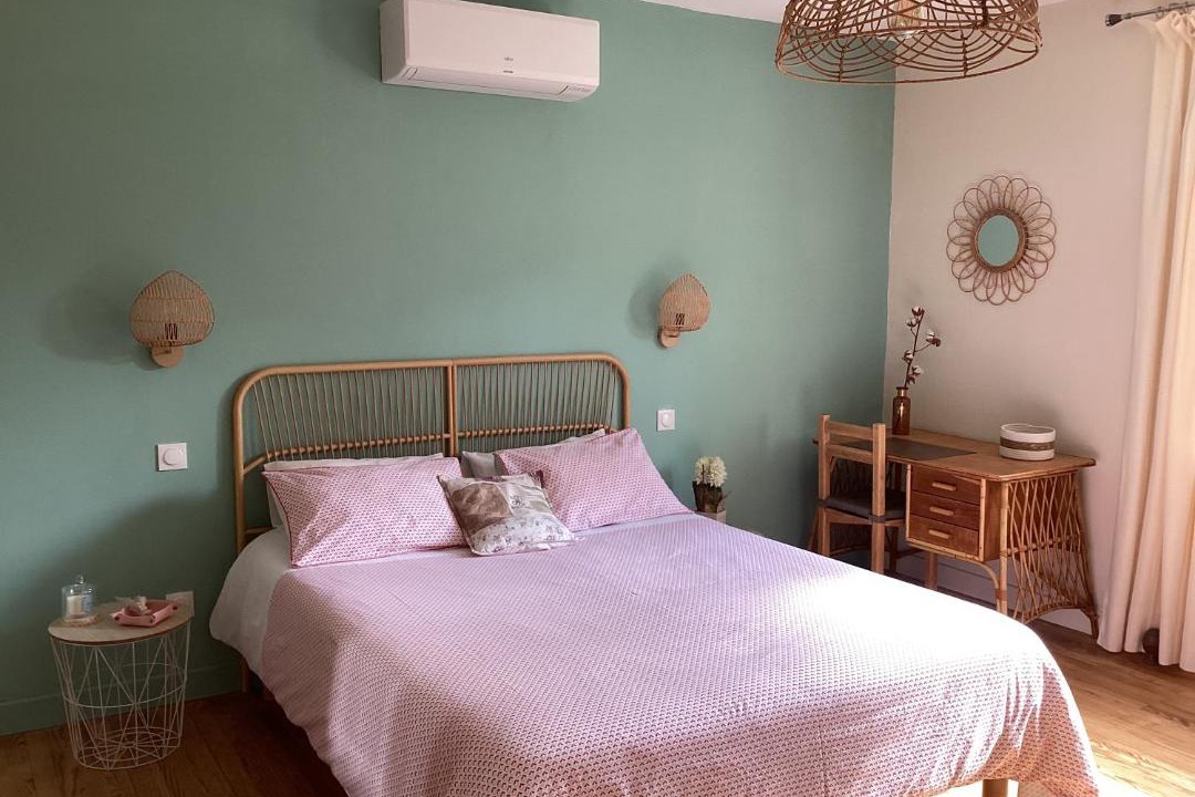 Photo of Bedroom in La Baume-de-Transit