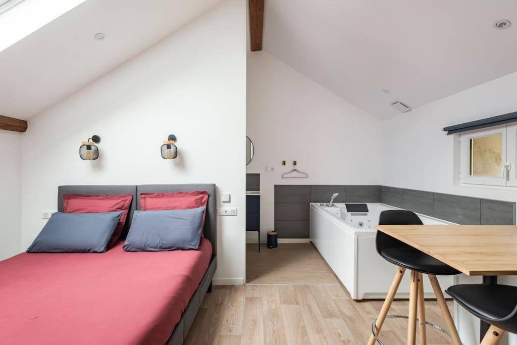 Photo of Bedroom in La Roche-Vineuse