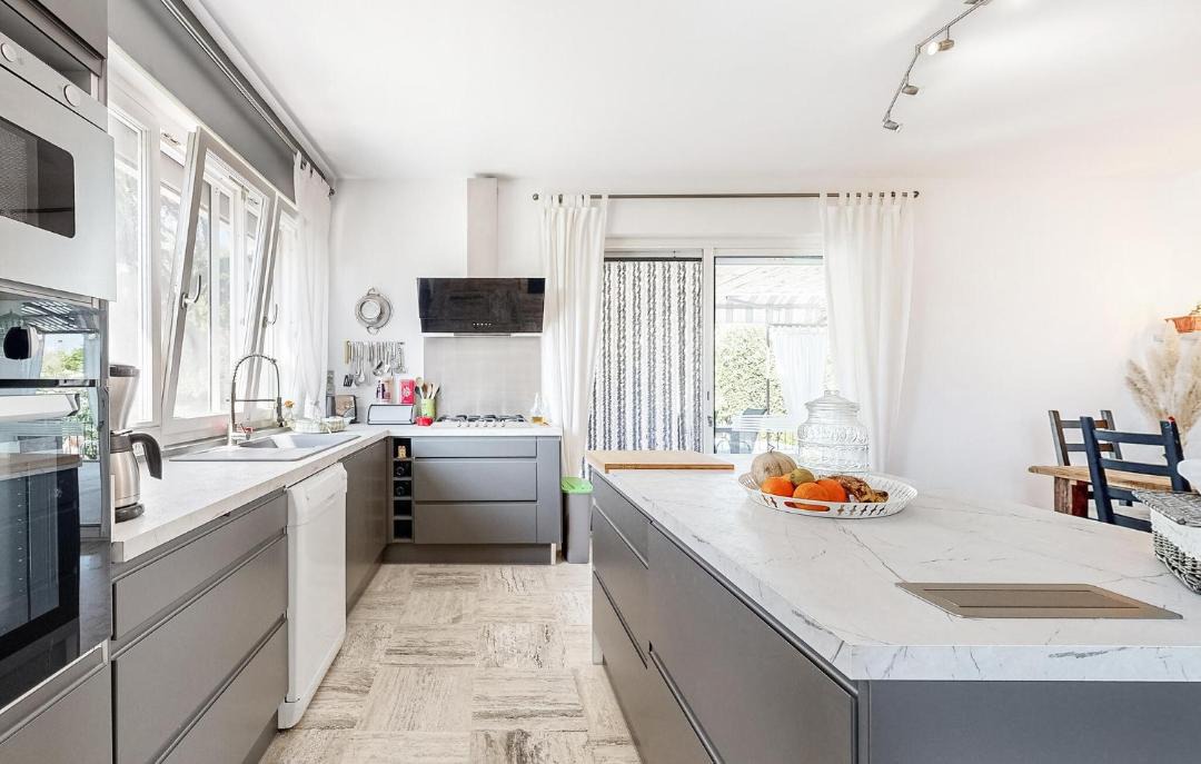 Photo of Kitchen in Lamotte-du-Rhone