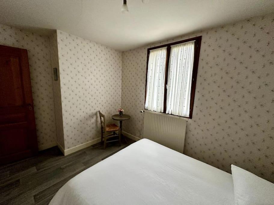 Photo of Bedroom in Saint-Etienne-de-Vicq