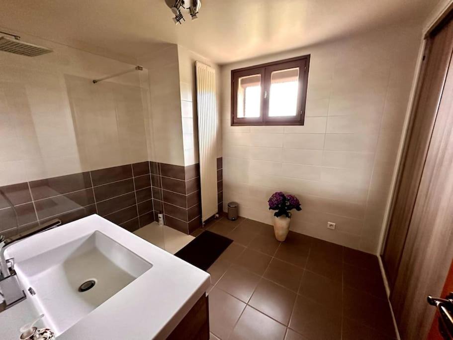 Photo of Bathroom in Saint-Etienne-de-Vicq