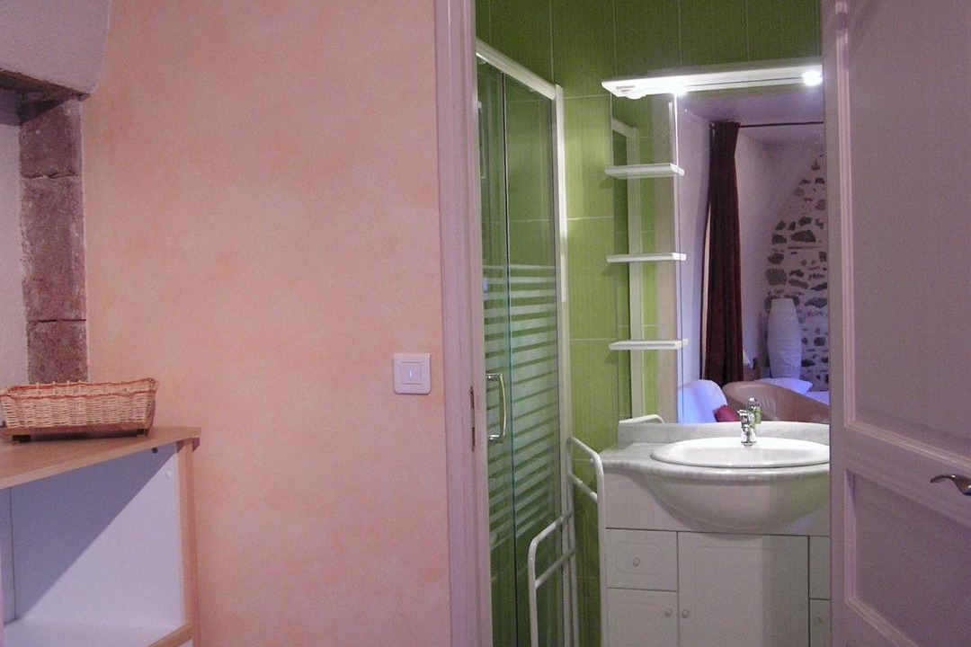 Photo of Bathroom in Manglieu
