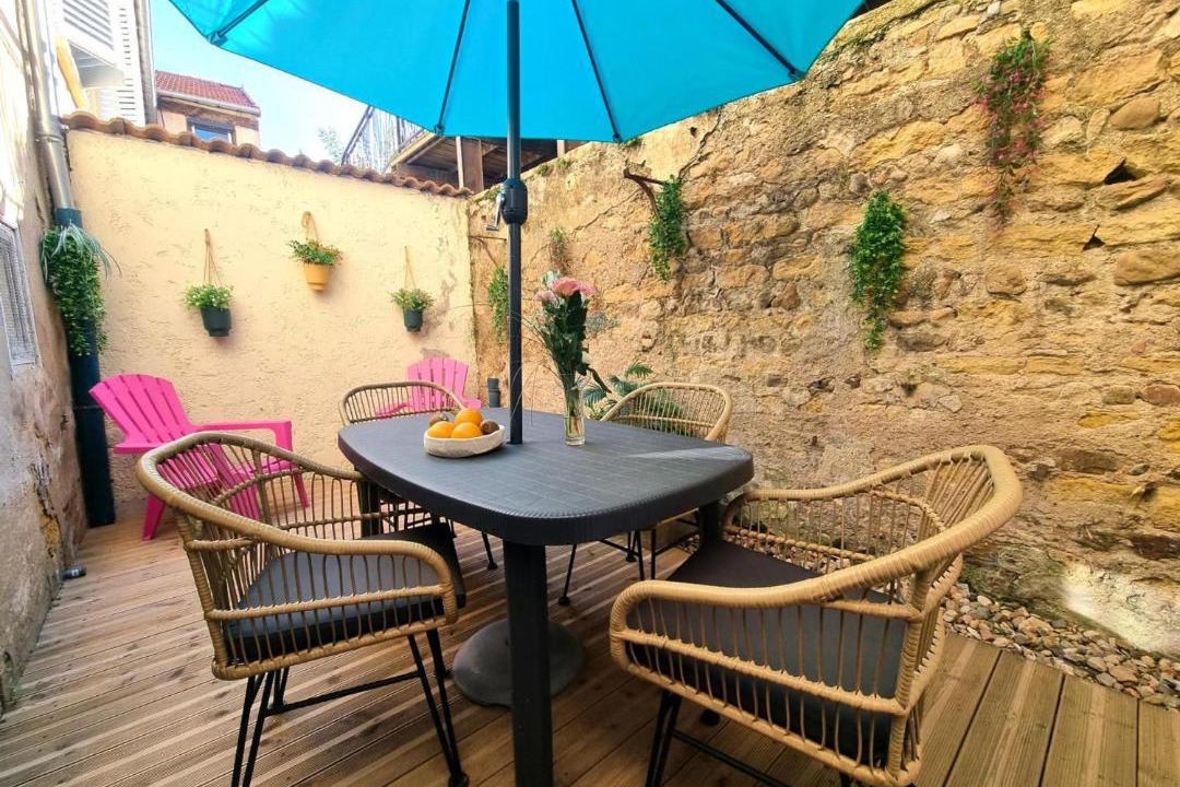 Photo of Patio Balcony in Charlieu