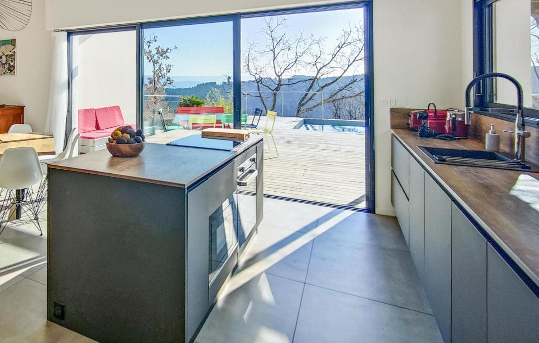 Photo of Kitchen in Mercuer