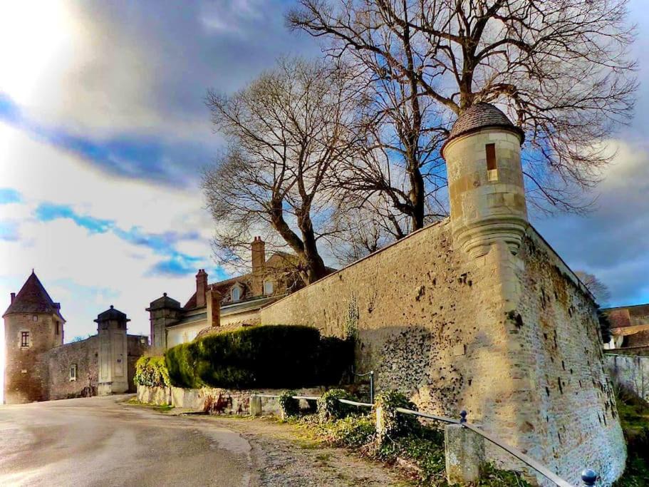 Photo of Others in Avallon