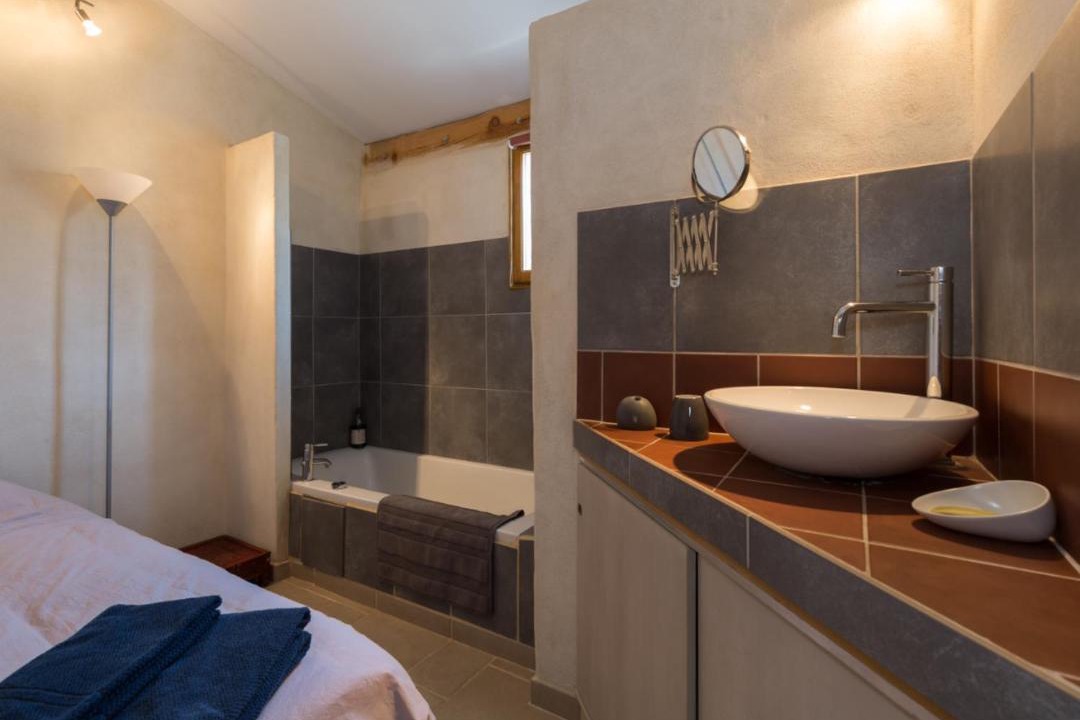 Photo of Bathroom in Saint-Pierre-de-Vassols