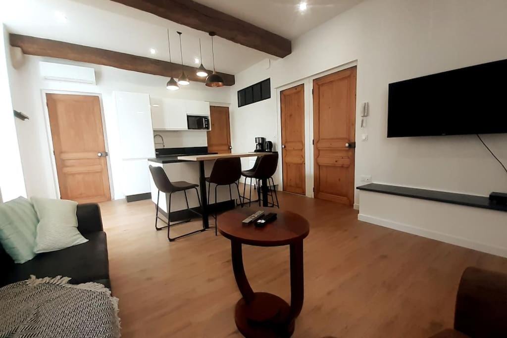 Photo of Livingroom in Centre Ville