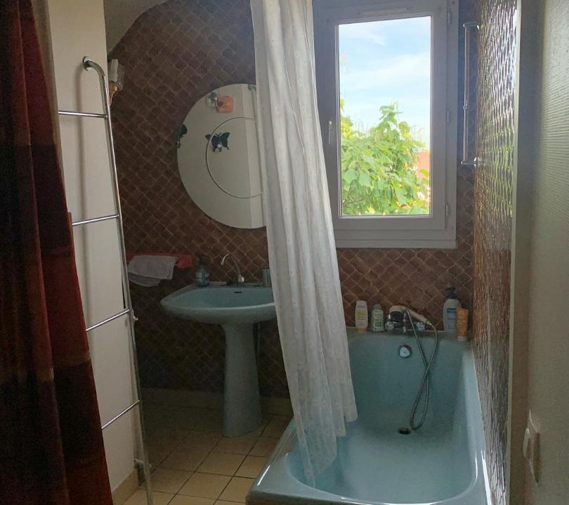 Photo of Bathroom in Plateau — Pyramide