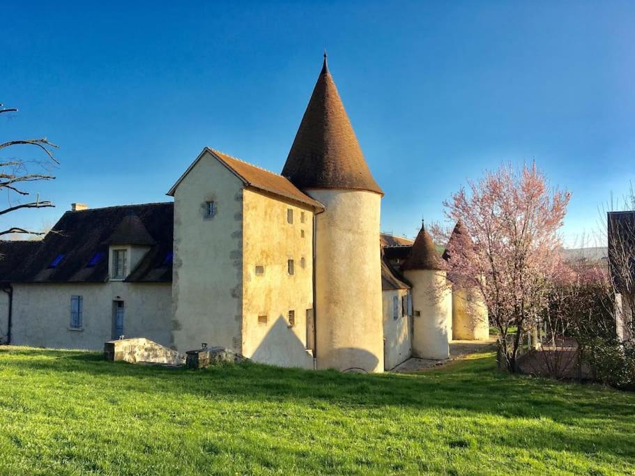 Photo of Buildings in Sanssat