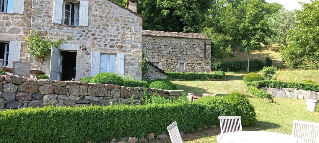 Photo of Buildings in Intres