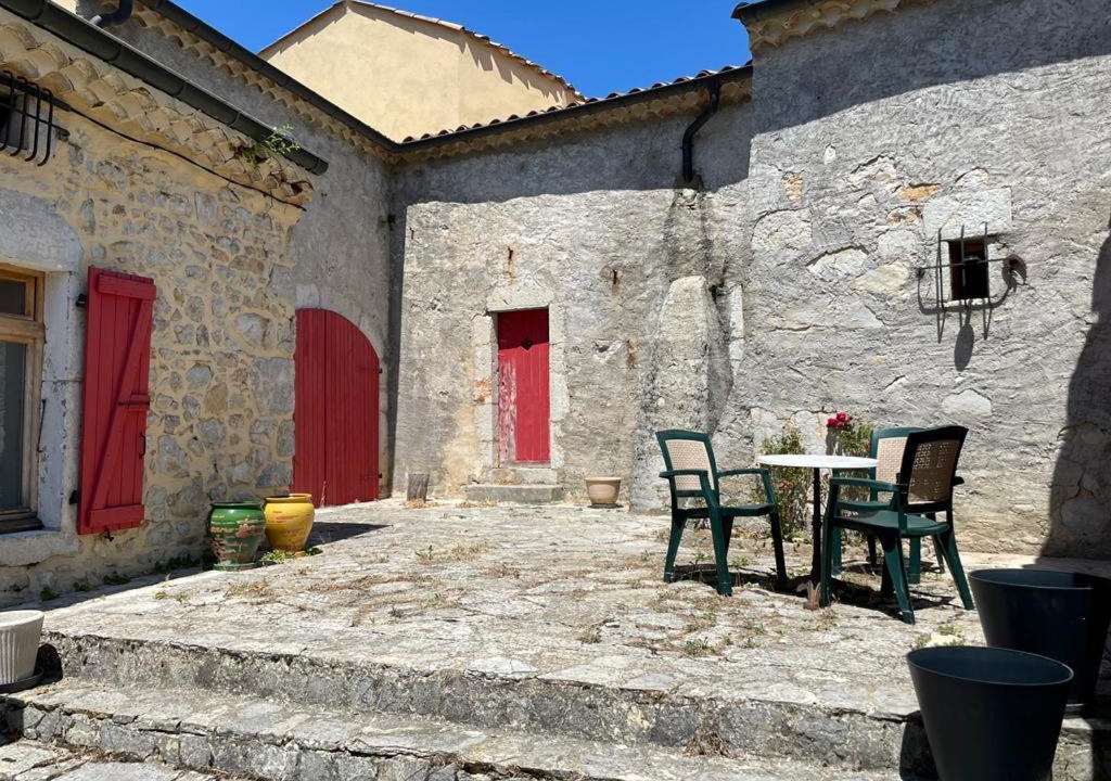 Photo of Buildings in Pennes-le Sec