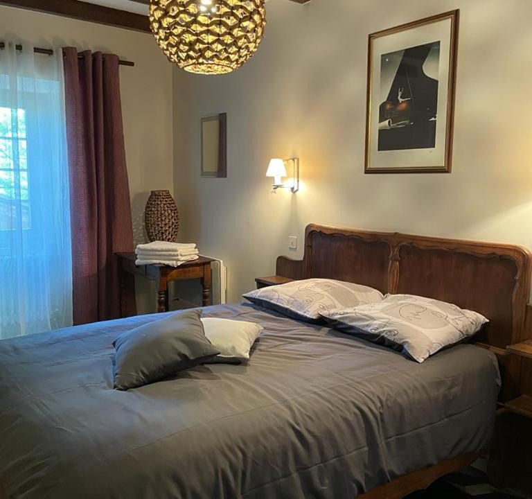 Photo of Bedroom in Pennes-le Sec